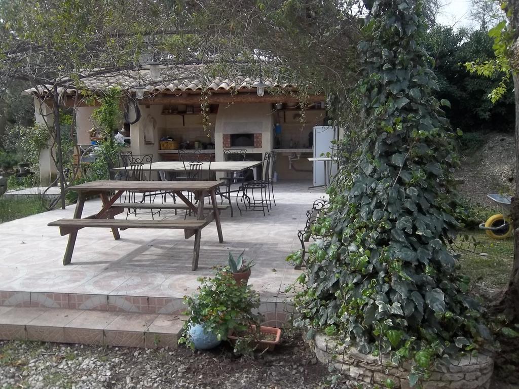 B&B Le Petit Frigouye Rochefort-du-Gard Εξωτερικό φωτογραφία