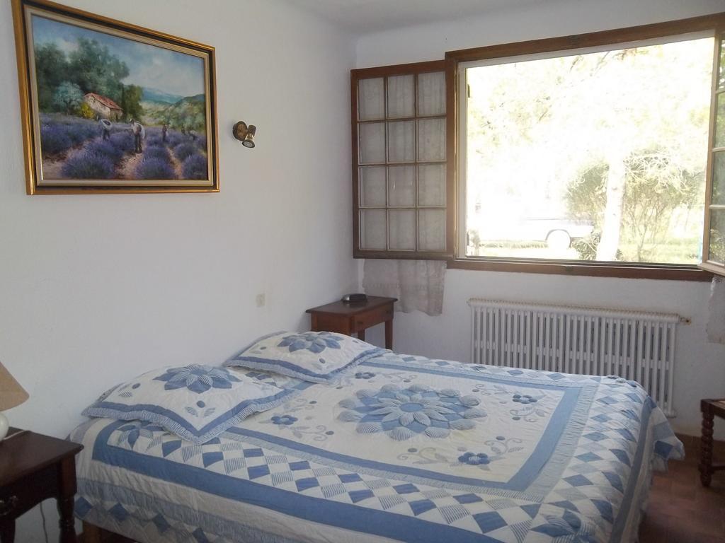 B&B Le Petit Frigouye Rochefort-du-Gard Δωμάτιο φωτογραφία