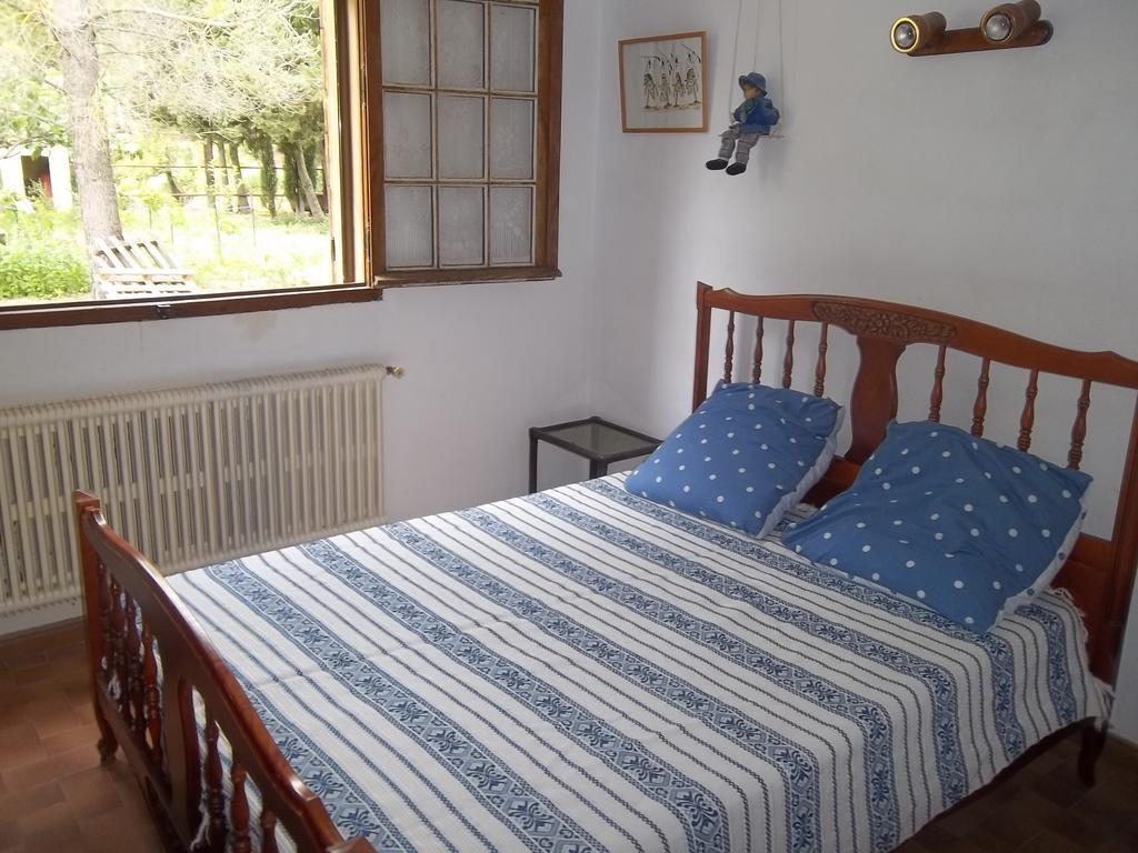 B&B Le Petit Frigouye Rochefort-du-Gard Δωμάτιο φωτογραφία